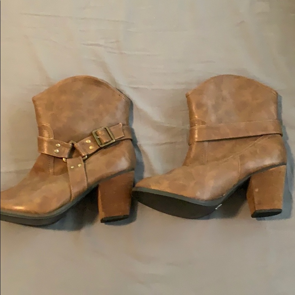Dressy heeled boots